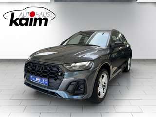 Schräge Frontansicht auf einen Audi Q5 , freigestellt