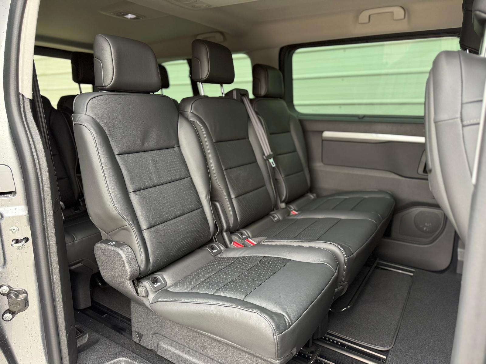 Fahrzeugbild eines Peugeot Traveller