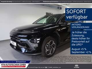 Schräge Frontansicht auf einen Hyundai Kona , freigestellt