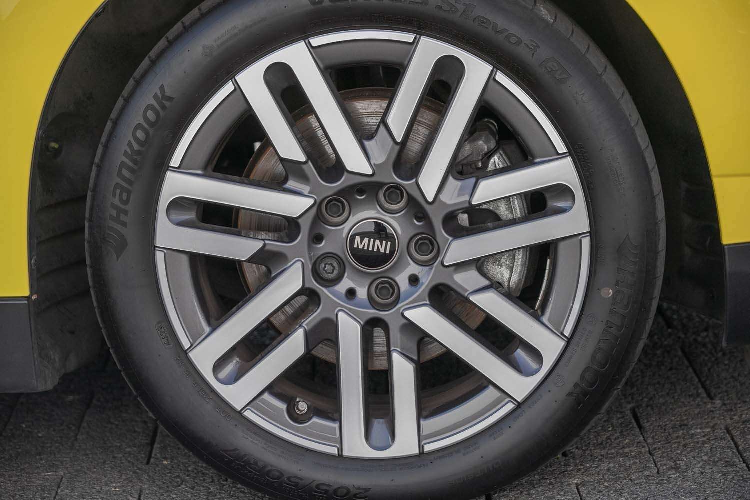 Fahrzeugbild eines MINI COOPER SE