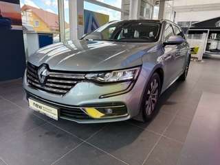 Schräge Frontansicht auf einen Renault Talisman , freigestellt