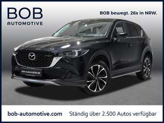 Schräge Frontansicht auf einen Mazda CX-5 , freigestellt