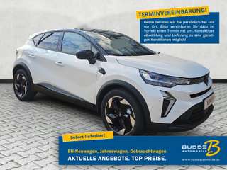 Schräge Frontansicht auf einen Renault Captur , freigestellt