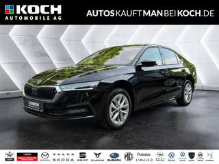 Schräge Frontansicht auf einen Skoda Octavia , freigestellt