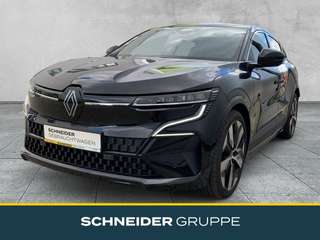 Schräge Frontansicht auf einen Renault Megane E-TECH , freigestellt