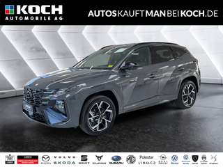 Schräge Frontansicht auf einen Hyundai Tucson , freigestellt