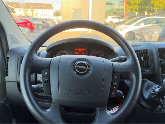 Fahrzeugbild eines Opel Movano