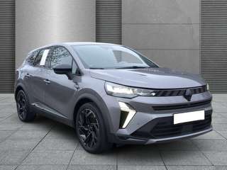 Schräge Frontansicht auf einen Renault Symbioz , freigestellt