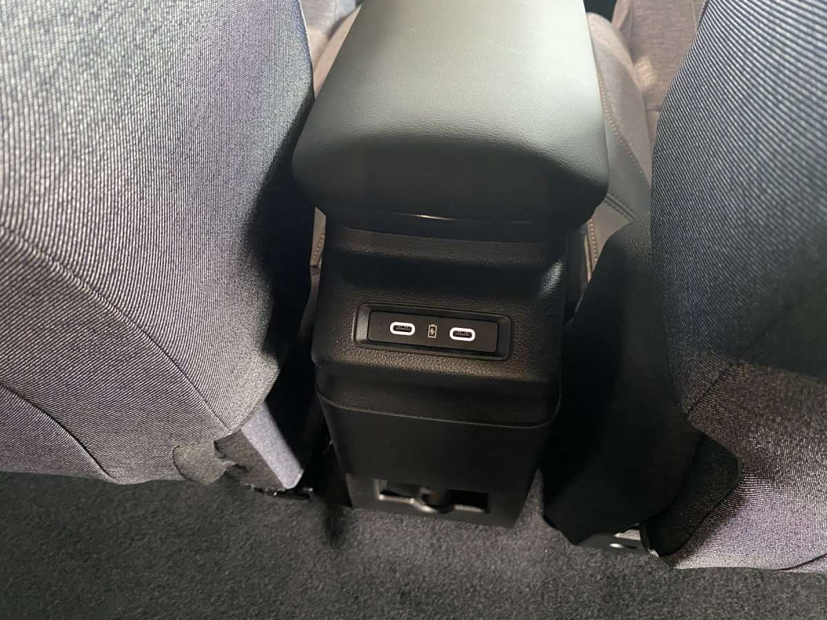 Fahrzeugbild eines Renault 4 E-TECH