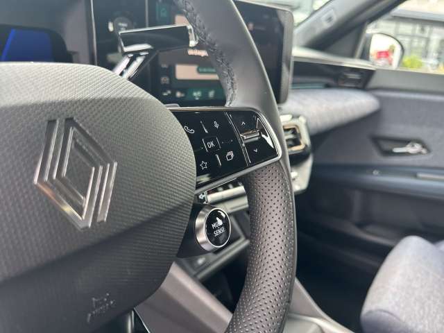 Fahrzeugbild eines Renault 4 E-TECH