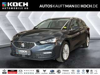 Schräge Frontansicht auf einen SEAT Leon , freigestellt