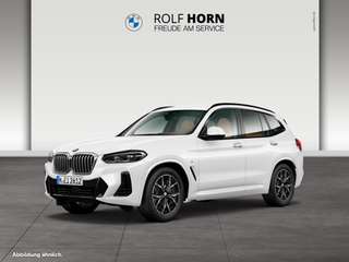 Schräge Frontansicht auf einen BMW X3 , freigestellt