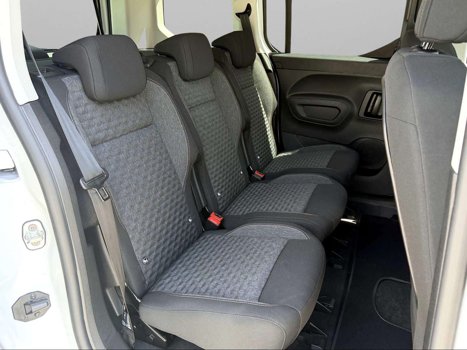 Fahrzeugbild eines Peugeot Rifter