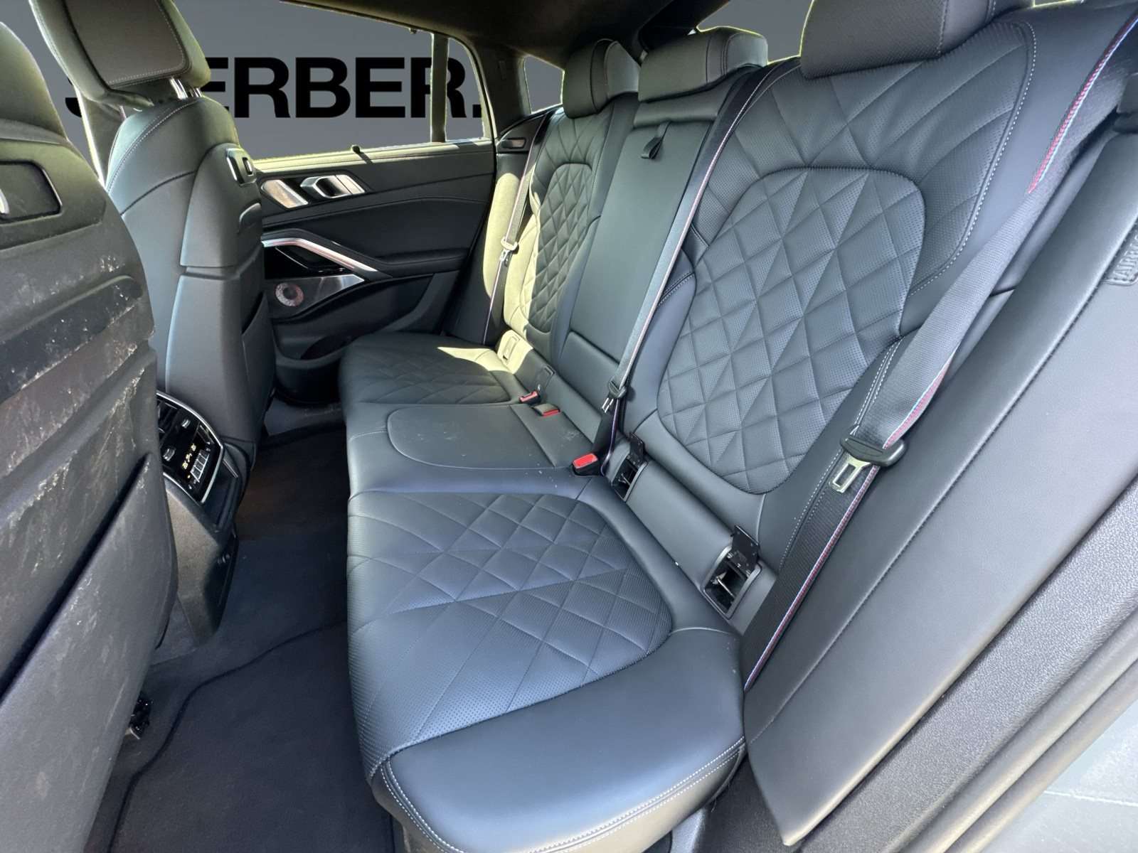 Fahrzeugbild eines BMW X6