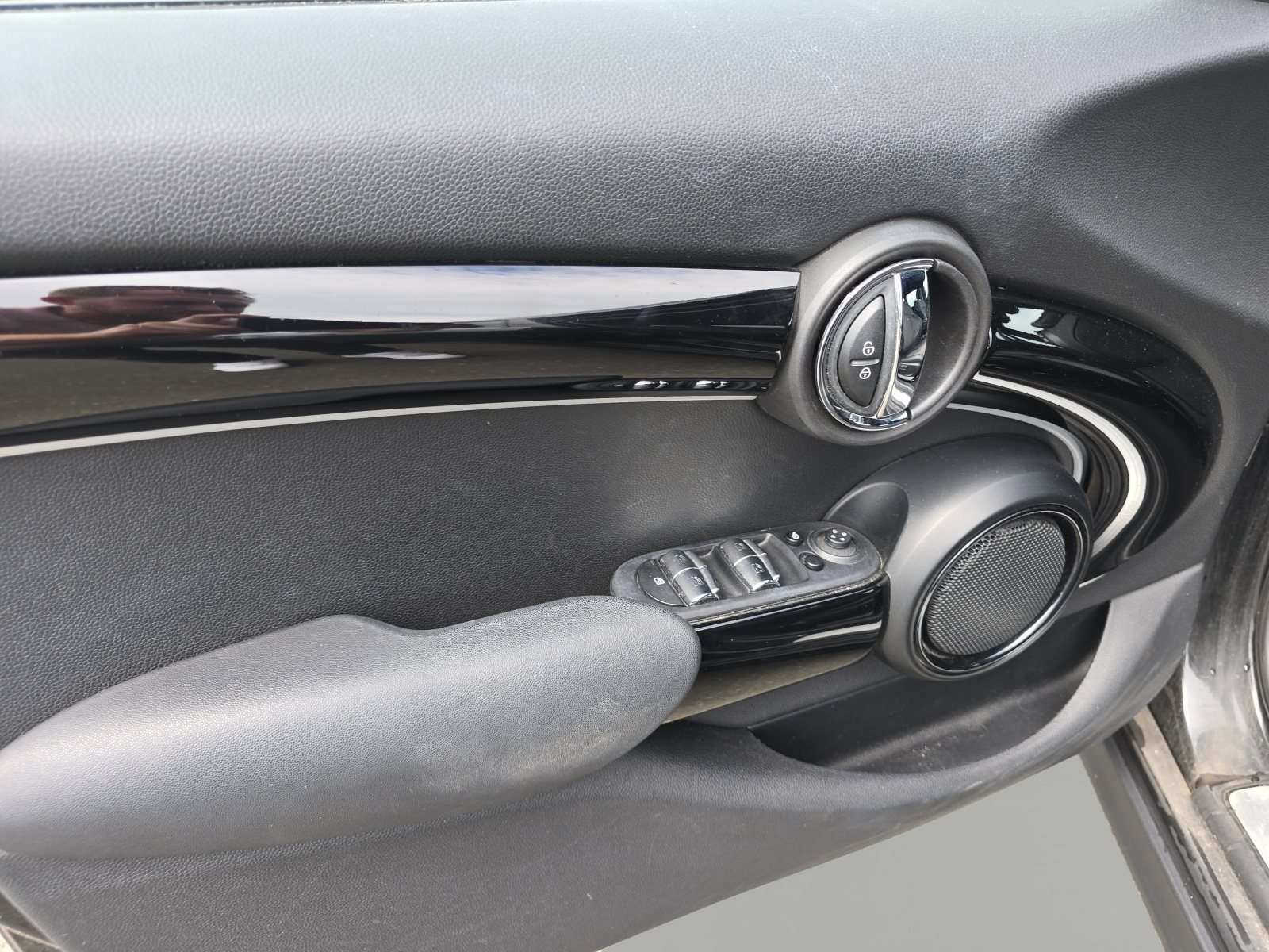 Fahrzeugbild eines MINI COOPER