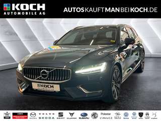 Schräge Frontansicht auf einen Volvo V60 , freigestellt