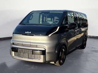 Schräge Frontansicht auf einen Kia PV5 Passenger , freigestellt