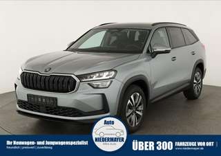 Schräge Frontansicht auf einen Skoda Kodiaq , freigestellt
