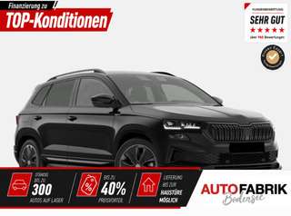 Schräge Frontansicht auf einen Skoda Karoq , freigestellt