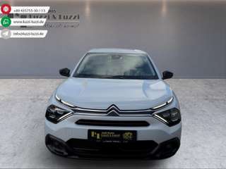 Schräge Frontansicht auf einen Citroën C4 , freigestellt