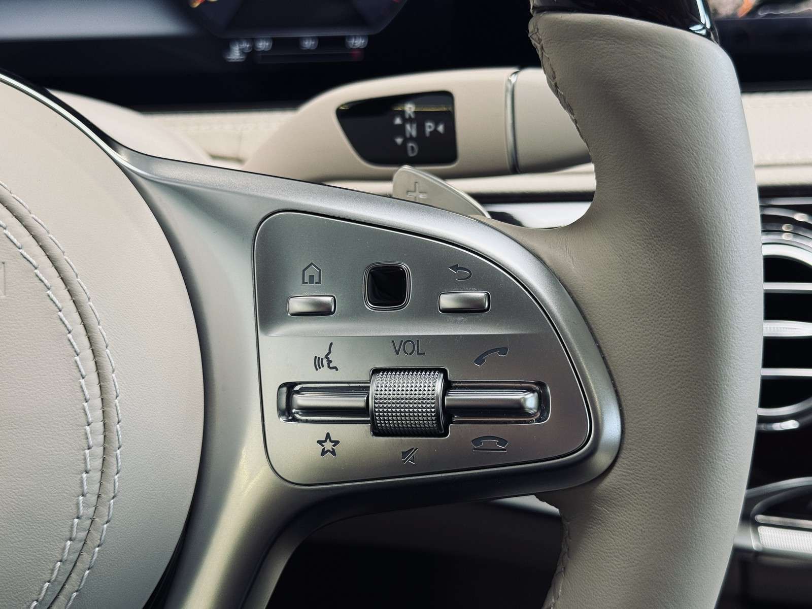 Fahrzeugbild eines Mercedes-Benz S-Klasse