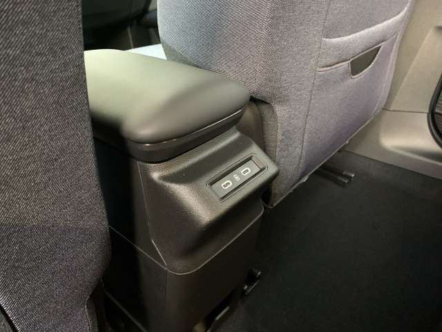 Fahrzeugbild eines Renault 4 E-TECH