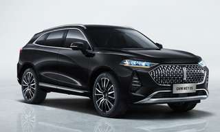 Schräge Frontansicht auf einen GWM Wey 05 , freigestellt