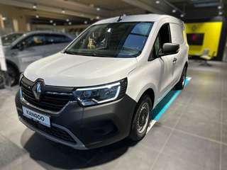 Schräge Frontansicht auf einen Renault Kangoo , freigestellt