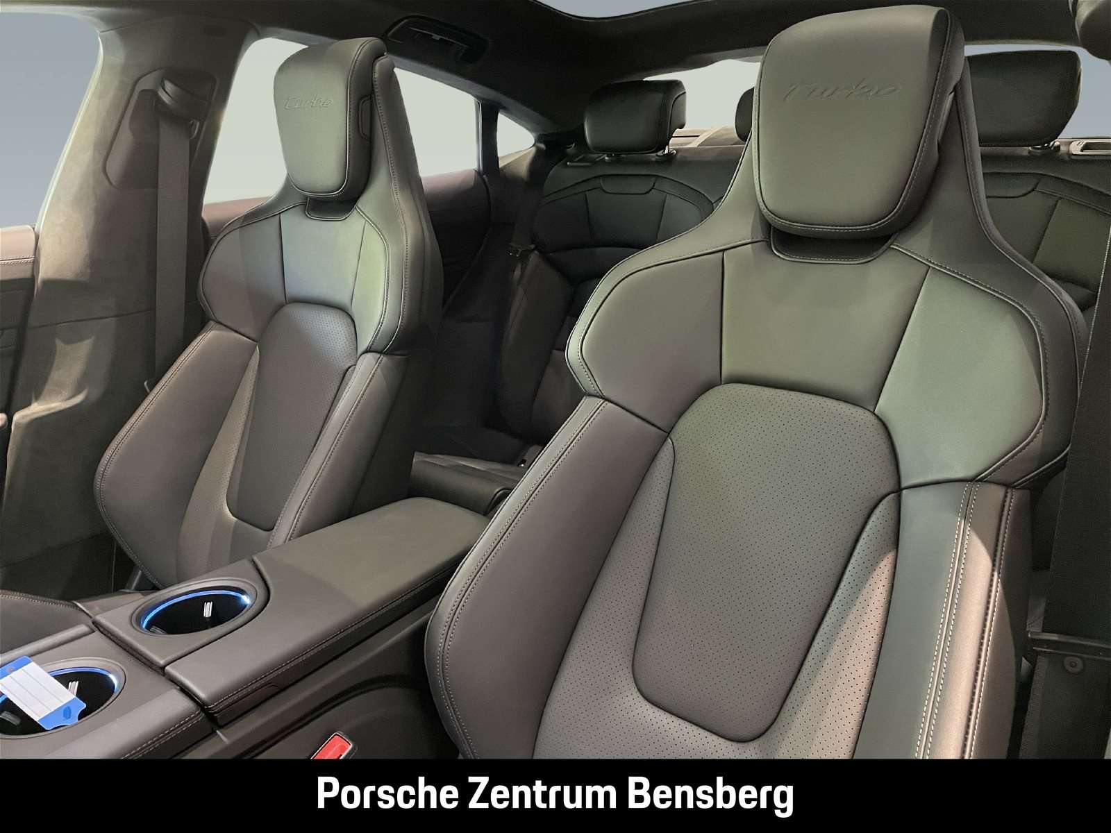 Fahrzeugbild eines Porsche Taycan