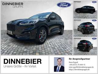 Schräge Frontansicht auf einen Ford Kuga , freigestellt