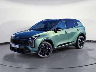 Schräge Frontansicht auf einen Kia Sportage , freigestellt