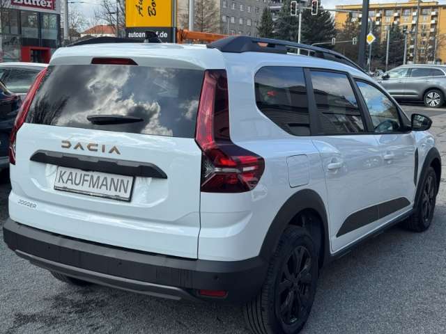 Fahrzeugbild eines Dacia Jogger