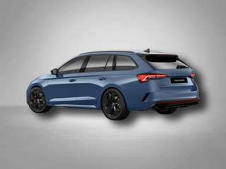 Schräge Frontansicht auf einen Skoda Octavia , freigestellt