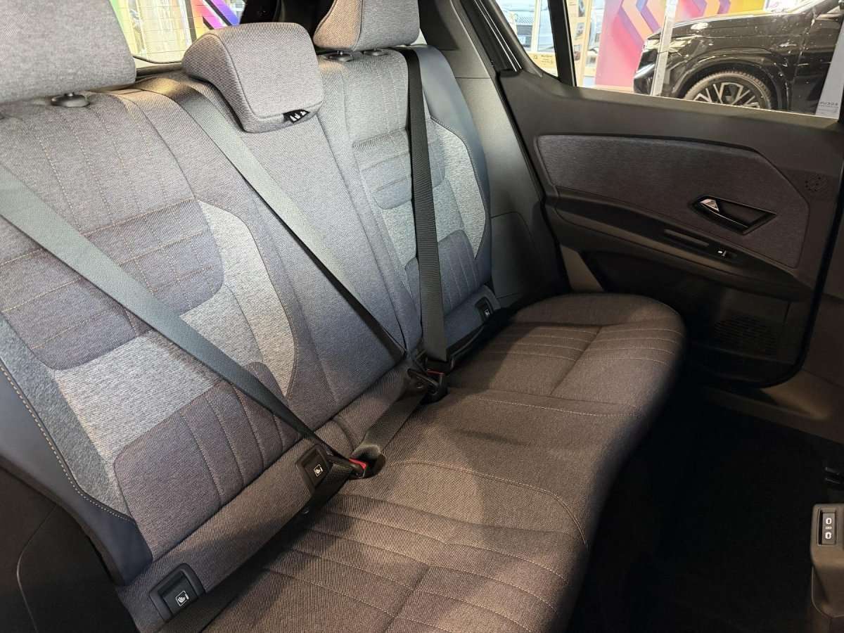 Fahrzeugbild eines Renault 4 E-TECH