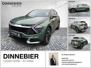 Schräge Frontansicht auf einen Kia Sportage , freigestellt