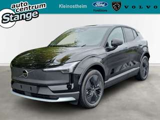 Schräge Frontansicht auf einen Volvo EX30 , freigestellt