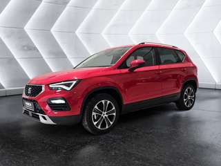 Schräge Frontansicht auf einen SEAT Ateca , freigestellt