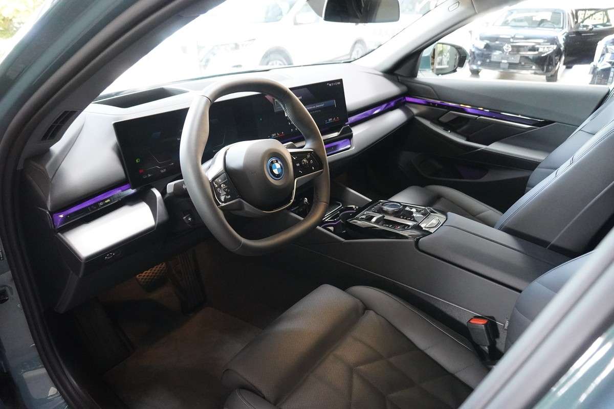 Fahrzeugbild eines BMW i5