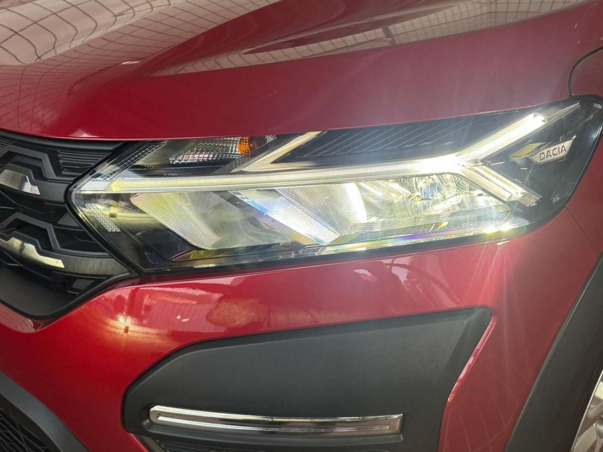 Fahrzeugbild eines Dacia Sandero