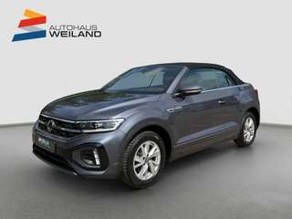 Schräge Frontansicht auf einen Volkswagen T-Roc , freigestellt