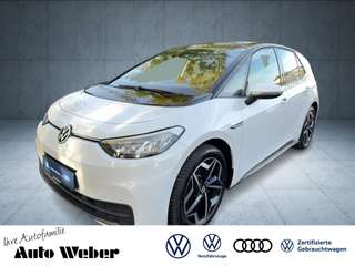 Schräge Frontansicht auf einen Volkswagen ID.3 , freigestellt