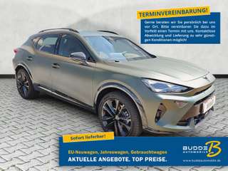 Schräge Frontansicht auf einen CUPRA Formentor , freigestellt