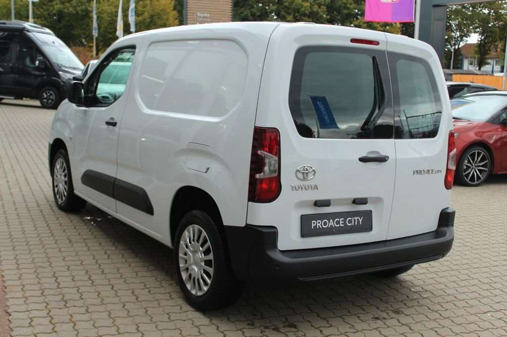 Fahrzeugbild eines Toyota Proace City