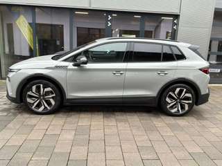 Schräge Frontansicht auf einen Skoda ELROQ , freigestellt