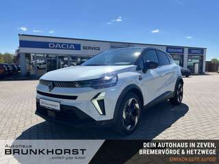Schräge Frontansicht auf einen Renault Captur , freigestellt