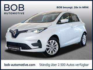 Schräge Frontansicht auf einen Renault ZOE , freigestellt