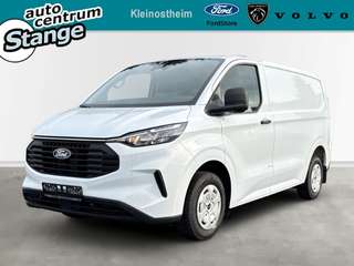 Schräge Frontansicht auf einen Ford Transit Custom , freigestellt