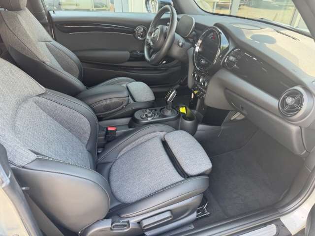 Fahrzeugbild eines MINI COOPER