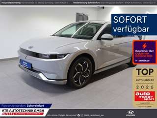 Schräge Frontansicht auf einen Hyundai IONIQ 5 , freigestellt