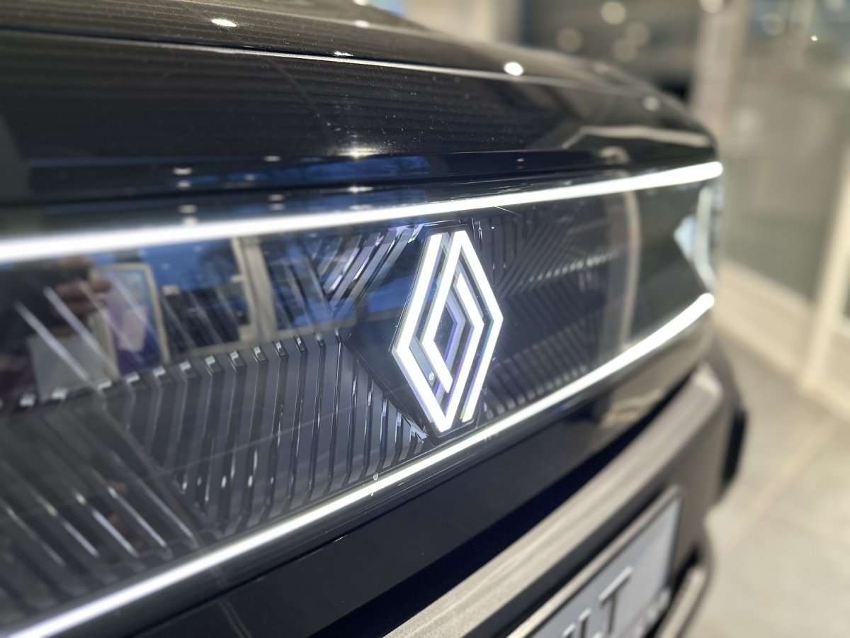 Fahrzeugbild eines Renault 4 E-TECH